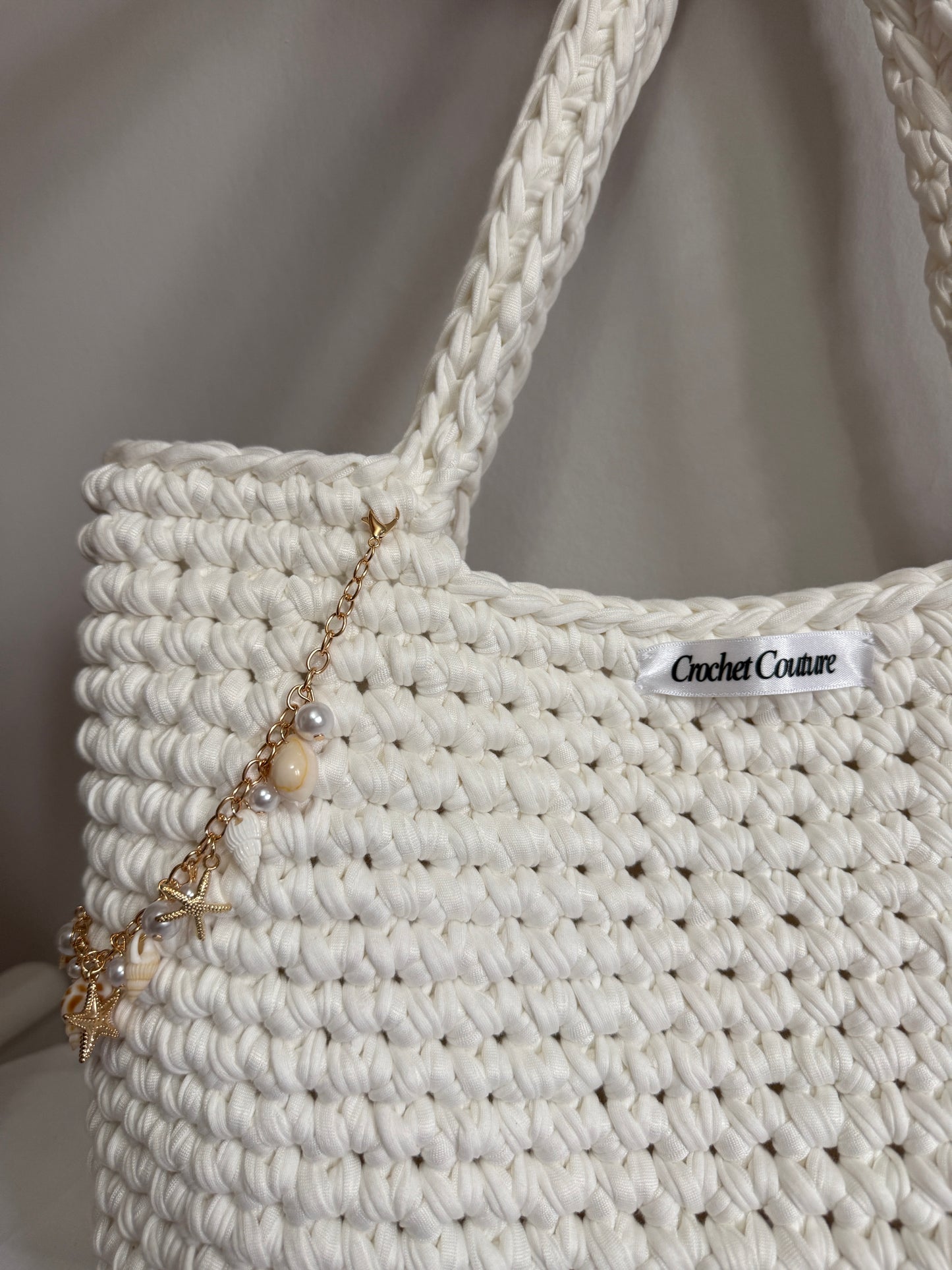 White Sea shell charm beach bag