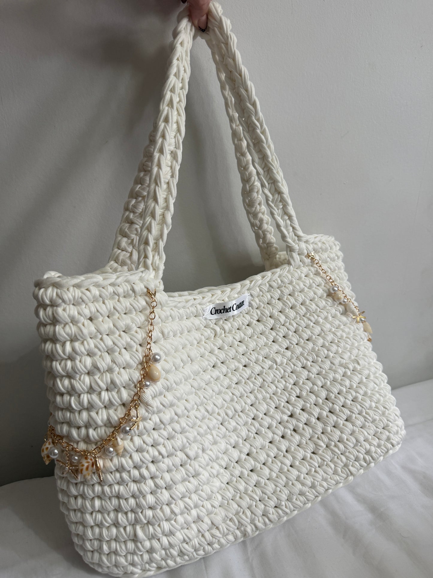 White Sea shell charm beach bag